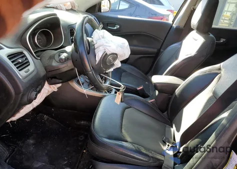 2017 Jeep Compass Latitude z USA, uszkodzony, nr VIN 3C4NJDBB8HT681919